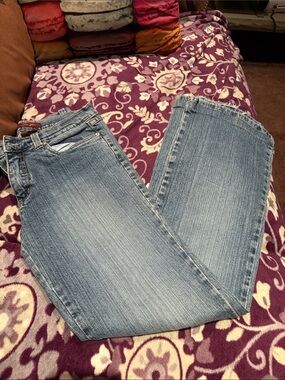 Women's Light Blue 2000’s Boot Cut Jeans - Casual Mid-Rise Denim